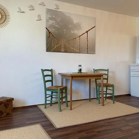 Unter Den Linden Halbe