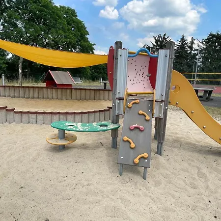 Unter Den Linden Halbe