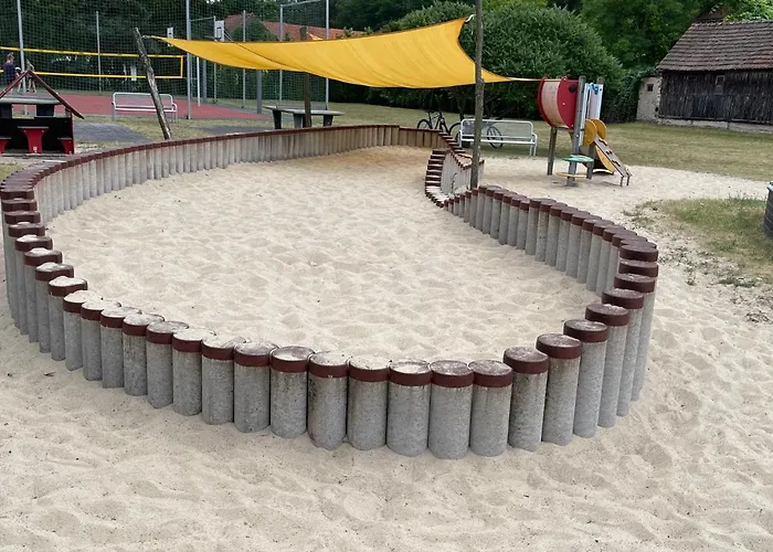 Unter Den Linden * هالبي